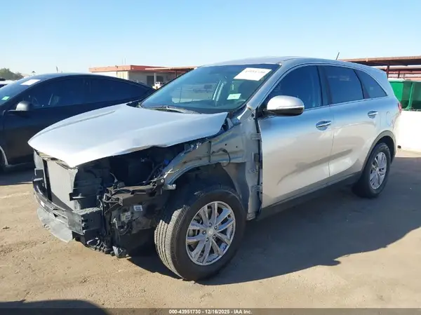 5XYPG4A39JG348580 2018 KIA SORENTO - Image 2