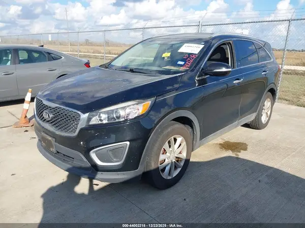 5XYPG4A39JG348949 2018 KIA SORENTO - Image 2