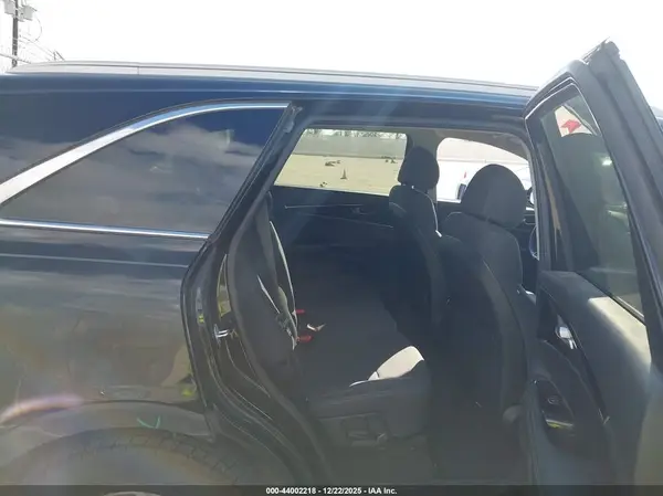 5XYPG4A39JG348949 2018 KIA SORENTO - Image 8