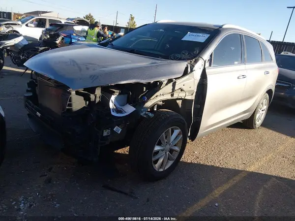 5XYPG4A39JG351947 2018 KIA SORENTO - Image 2
