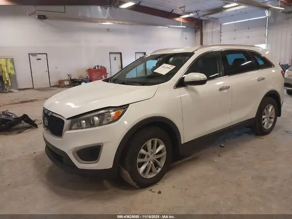 5XYPG4A39JG352077 2018 KIA SORENTO - Image 2