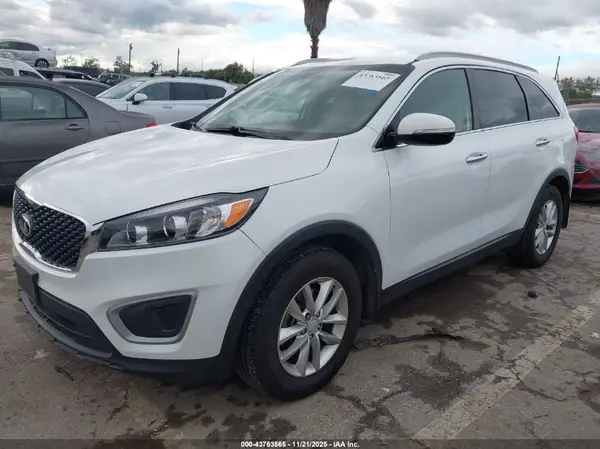 5XYPG4A39JG362821 2018 KIA SORENTO - Image 2