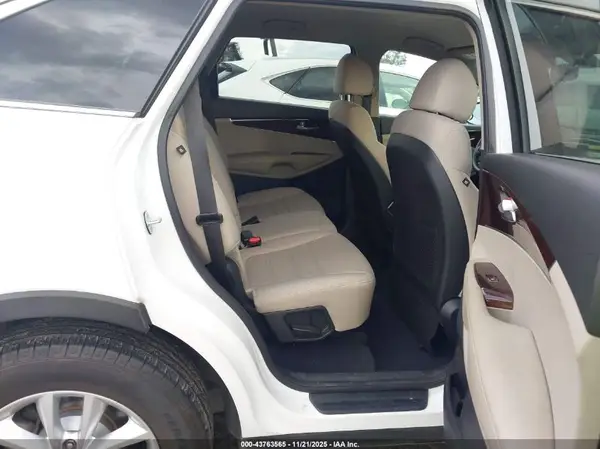 5XYPG4A39JG362821 2018 KIA SORENTO - Image 8