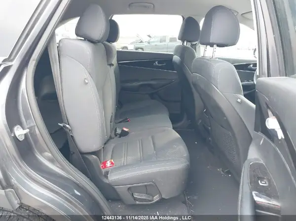 5XYPG4A39JG365878 2018 KIA SORENTO - Image 8