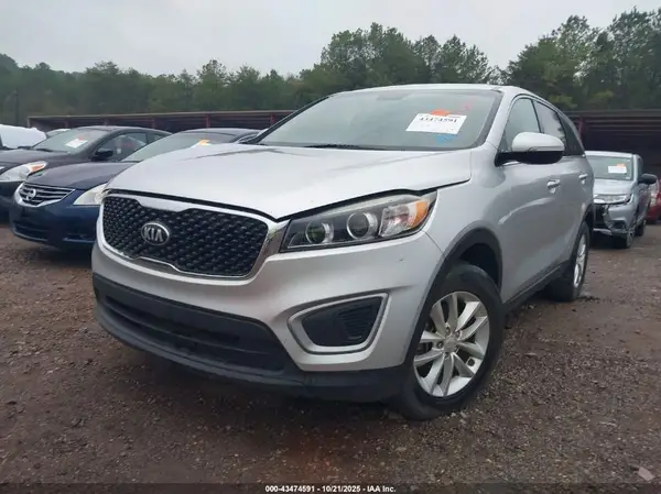 5XYPG4A39JG370272 2018 KIA SORENTO - Image 2
