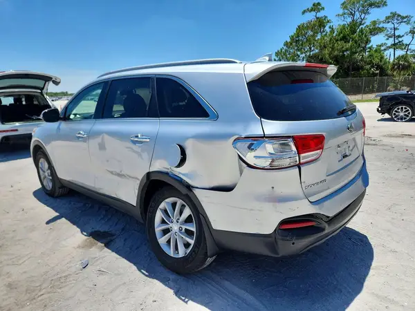 5XYPG4A39JG381398 2018 KIA SORENTO - Image 2