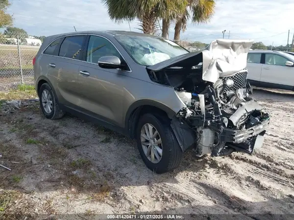 5XYPG4A39JG385841 2018 KIA SORENTO - Image 1