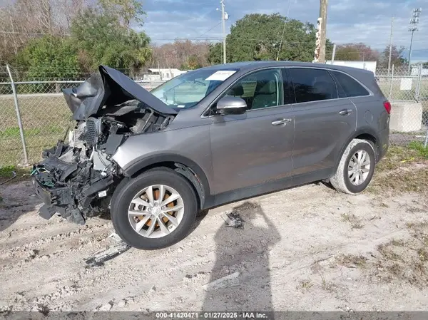 5XYPG4A39JG385841 2018 KIA SORENTO - Image 2