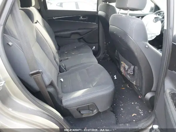 5XYPG4A39JG385841 2018 KIA SORENTO - Image 8