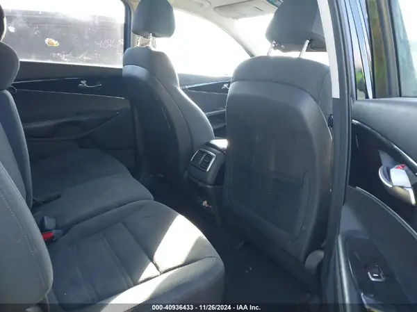 5XYPG4A39JG385905 2018 KIA SORENTO - Image 8