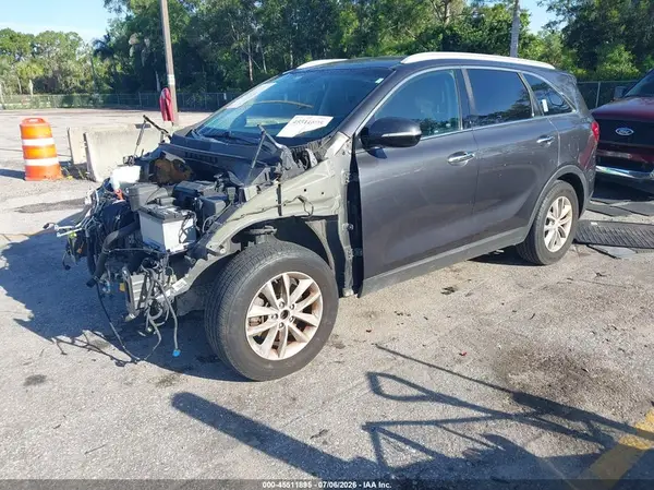 5XYPG4A39JG389775 2018 KIA SORENTO - Image 2