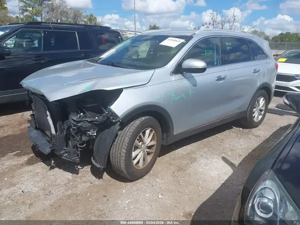 5XYPG4A39JG400855 2018 KIA SORENTO - Image 2