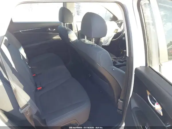 5XYPG4A39JG401990 2018 KIA SORENTO - Image 8
