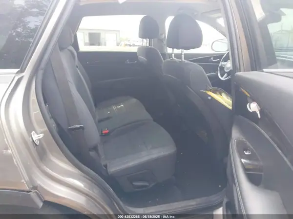 5XYPG4A39JG404601 2018 KIA SORENTO - Image 8