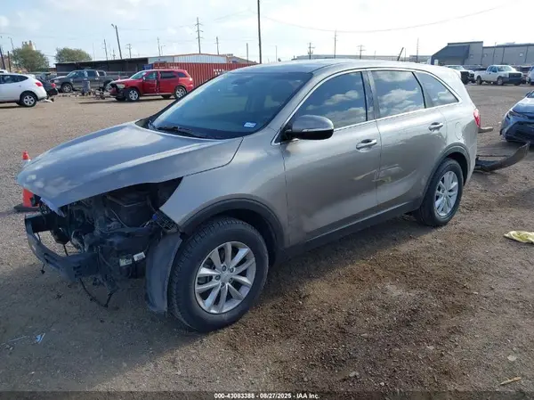 5XYPG4A39JG405327 2018 KIA SORENTO - Image 2