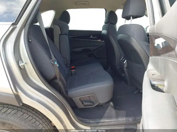 5XYPG4A39JG405327 2018 KIA SORENTO - Image 8