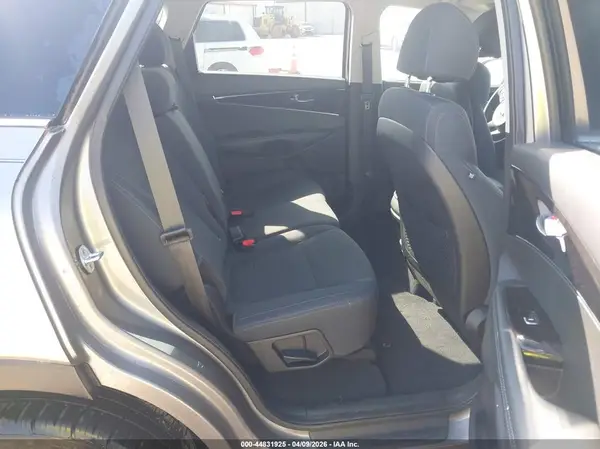 5XYPG4A39JG412729 2018 KIA SORENTO - Image 8
