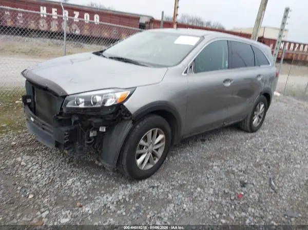 5XYPG4A39JG413461 2018 KIA SORENTO - Image 2