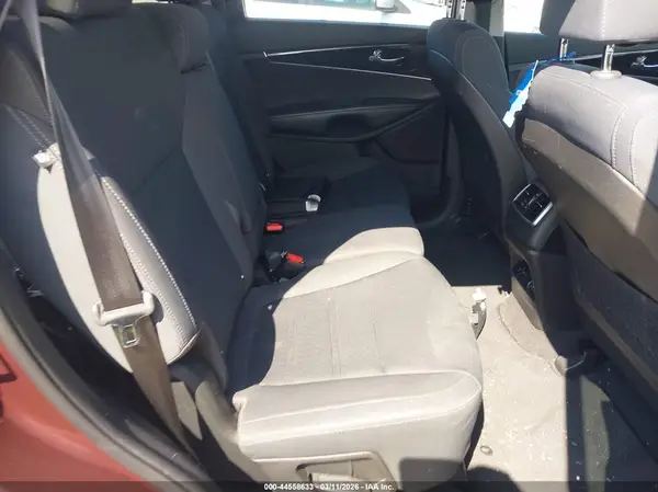 5XYPG4A39JG413802 2018 KIA SORENTO - Image 8