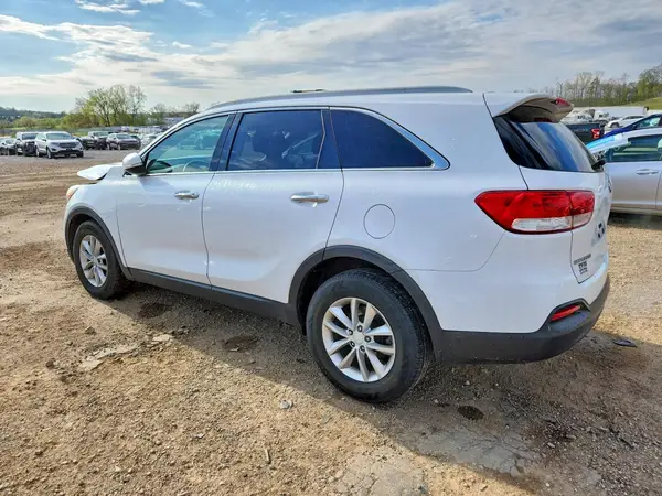 5XYPG4A39JG420667 2018 KIA SORENTO - Image 2