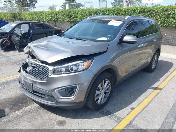 5XYPG4A39JG429322 2018 KIA SORENTO - Image 2