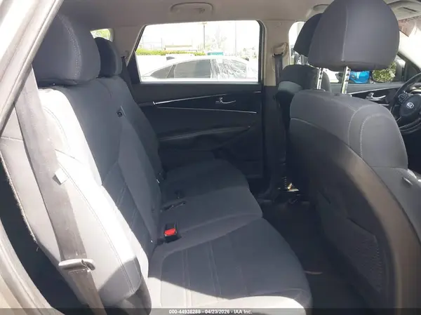 5XYPG4A39JG429322 2018 KIA SORENTO - Image 8