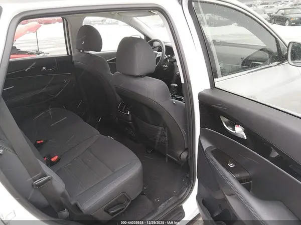 5XYPG4A39KG435719 2019 KIA SORENTO - Image 8