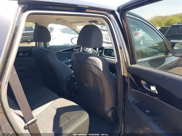 5XYPG4A39KG447997 2019 KIA SORENTO - Image 8