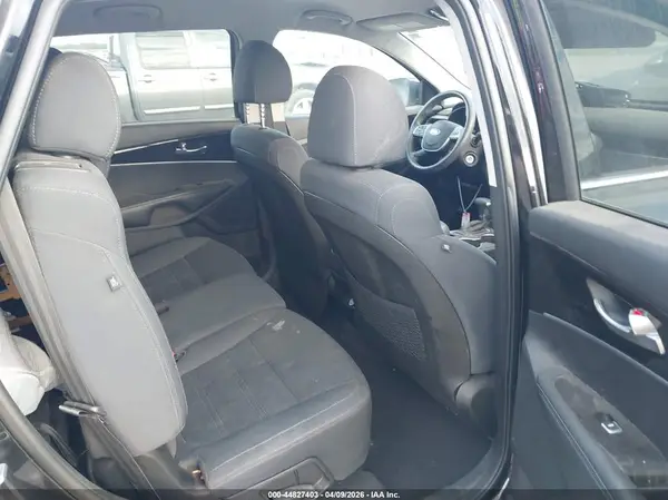 5XYPG4A39KG451337 2019 KIA SORENTO - Image 8