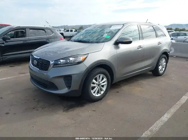 5XYPG4A39KG490879 2019 KIA SORENTO - Image 2