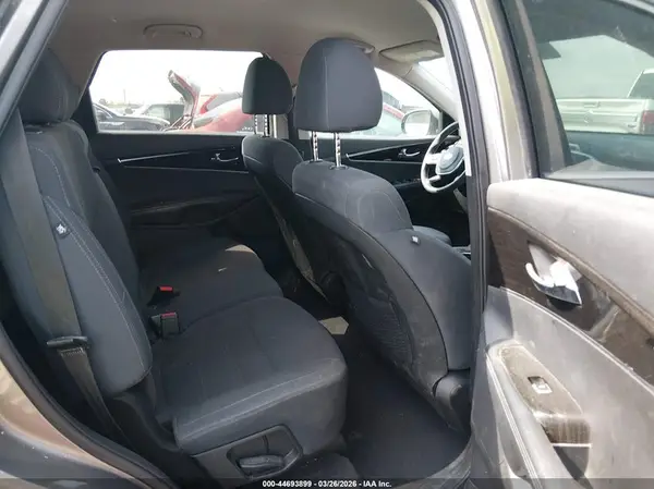 5XYPG4A39KG494091 2019 KIA SORENTO - Image 8