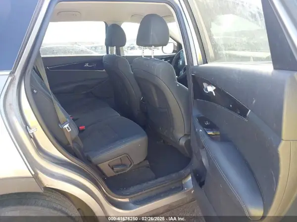 5XYPG4A39KG496696 2019 KIA SORENTO - Image 8