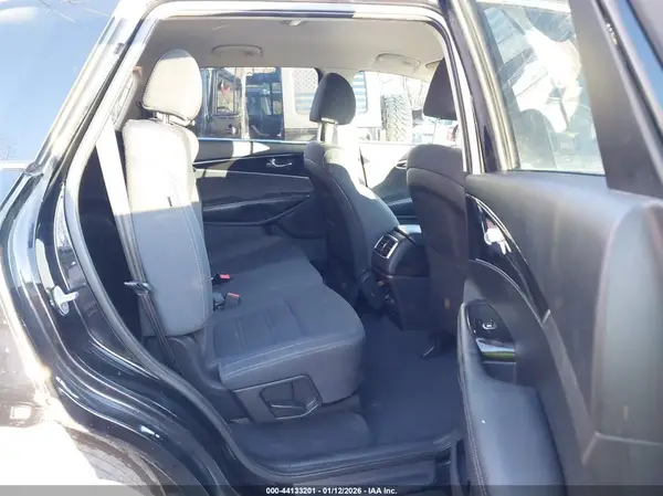 5XYPG4A39KG500035 2019 KIA SORENTO - Image 8