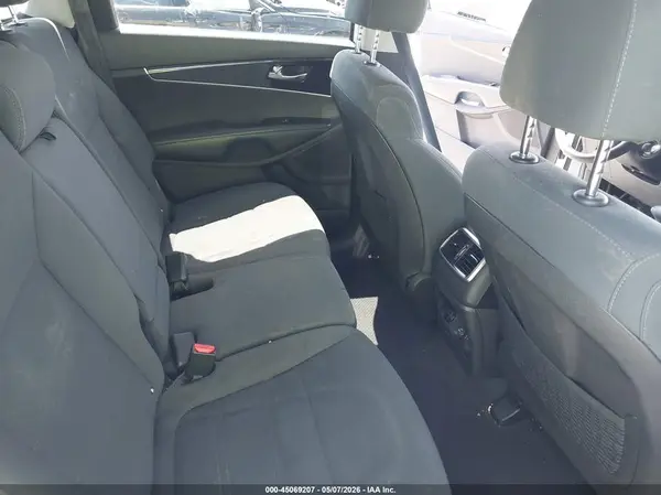 5XYPG4A39KG506322 2019 KIA SORENTO - Image 8