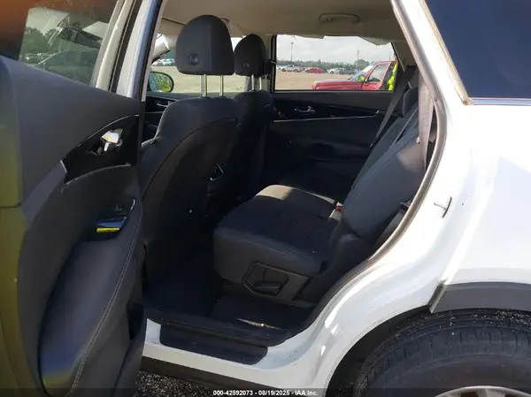 5XYPG4A39KG516624 2019 KIA SORENTO - Image 8