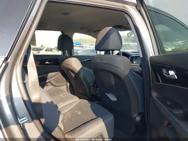 5XYPG4A39KG519815 2019 KIA SORENTO - Image 8