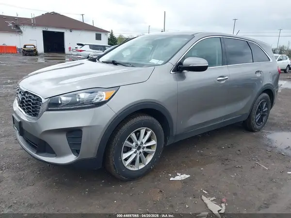 5XYPG4A39KG520379 2019 KIA SORENTO - Image 2