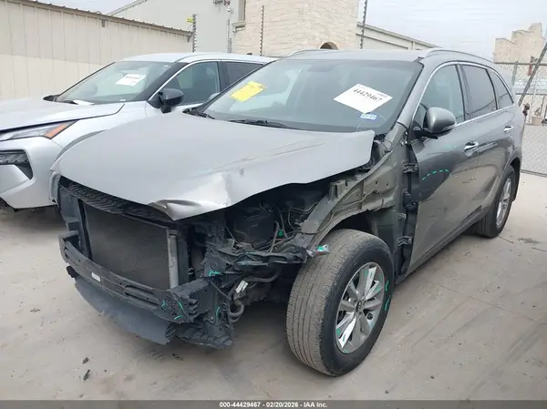 5XYPG4A39KG526487 2019 KIA SORENTO - Image 2
