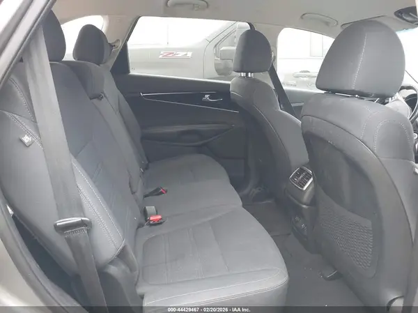5XYPG4A39KG526487 2019 KIA SORENTO - Image 8