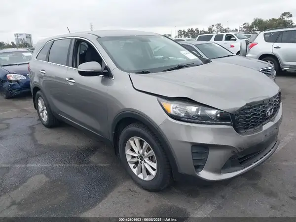 5XYPG4A39KG528465 2019 KIA SORENTO - Image 1
