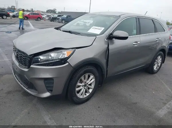 5XYPG4A39KG528465 2019 KIA SORENTO - Image 2