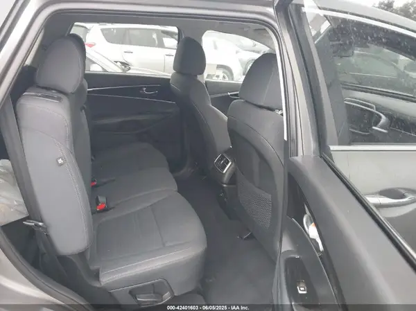 5XYPG4A39KG528465 2019 KIA SORENTO - Image 8