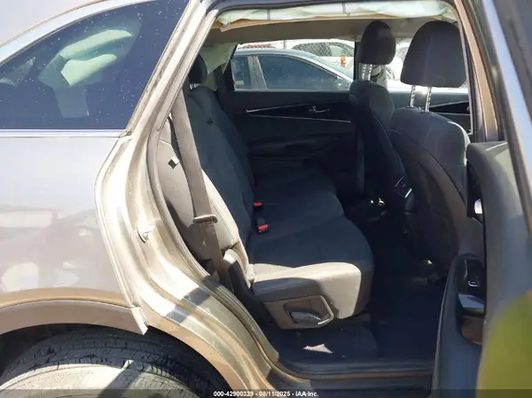 5XYPG4A39KG529146 2019 KIA SORENTO - Image 8