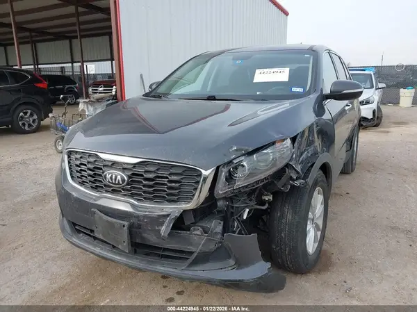 5XYPG4A39KG530183 2019 KIA SORENTO - Image 2