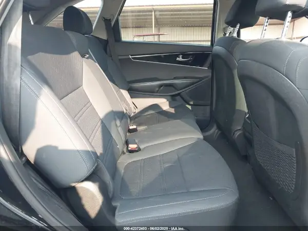 5XYPG4A39KG533164 2019 KIA SORENTO - Image 8