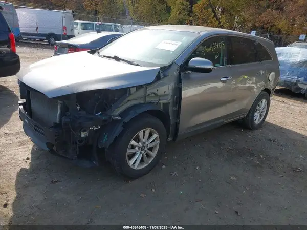 5XYPG4A39KG541281 2019 KIA SORENTO - Image 2