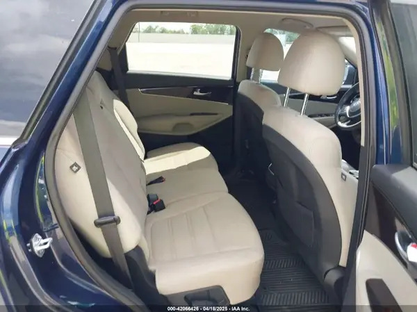 5XYPG4A39KG541829 2019 KIA SORENTO - Image 8
