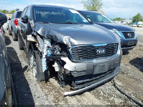 5XYPG4A39KG546643 2019 KIA SORENTO - Image 1