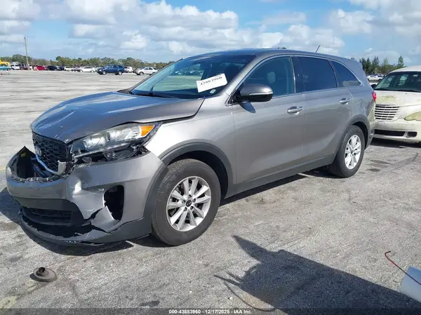 5XYPG4A39KG549946 2019 KIA SORENTO - Image 2