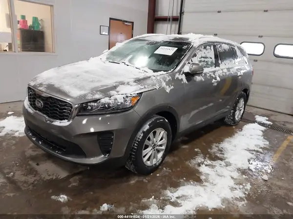 5XYPG4A39KG551955 2019 KIA SORENTO - Image 2